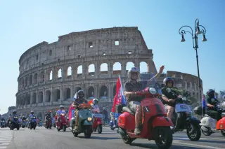 Rome Celebrates Vespa’s 80th with a Scooter Spectacle