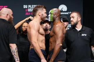 Knee worries vs. shift up: Du Plessis favored by Makhachev in UFC Oklahoma City