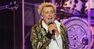 Rod Stewart pauses farewell tour for stent recovery