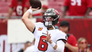 Gamble on Fourth Down Gives Buccaneers a 9-6 Halftime Lead