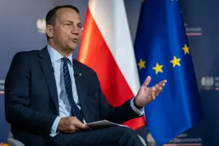 Sikorski: NATO Could Defeat Russia Quickly If Moscow Attacked Europe