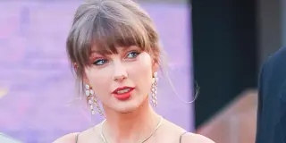 Taylor Swift Dazzles in Pink Floral Brocade for a Wedding-Guest Moment