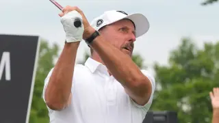 Mickelson to Sit Out LIV Golf Virginia Amid Family Matter