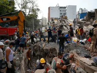 Colombia Mourns and Mobilizes as 7.4 Quake Devastates West