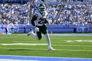 Hall Sparks Jets to Week 1 Victory Over Titans