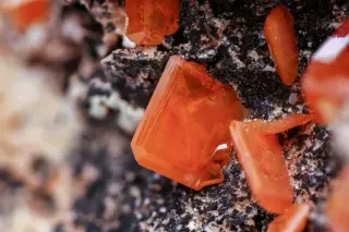 Tiny Jack Hills zircon hints Earth and Moon finished crystallizing in near unison