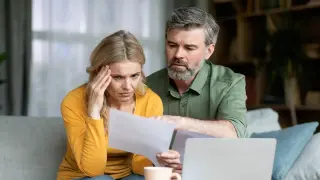 Chronic financial hardship linked to faster brain aging, UK study finds