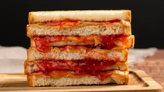 Five Subtle Eating Clues That Could Signal Dementia