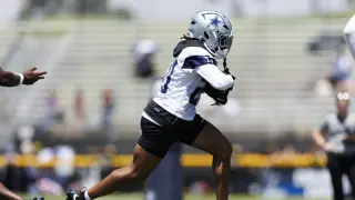Cowboys' backfield shaken as Malik Davis sidelined with 'pretty serious' hip injury