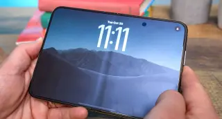 iPhone Duo Launch Marred by Early Hinge Cracks and Durability Concerns