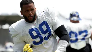 Aaron Donald Teases NFL Return, Brings Pittsburgh Speed Trainer to LA