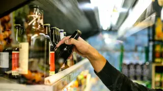 Schlitz ends 177-year run, closing Milwaukee's iconic beer chapter