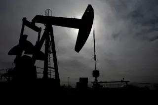 Oil slides as Hormuz shipping rebounds, easing supply fears