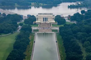 Pool-cleaning tech for Lincoln Memorial never used on a pool, report finds