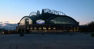 Brewers Move NLCS Game 4 Watch Party Indoors Amid Rain Threat