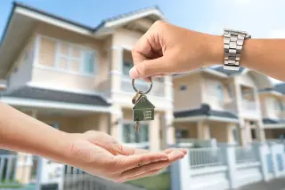U.S. Housing Market Shifts to Buyer's Leverage Amid Rate Spike
