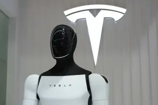 Tesla’s Q2 Sales Jump Faces Cash Burn as AI Bets Expand