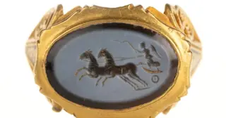 Somerset Detectorist Uncovers 1,700-Year-Old Roman Gold Ring