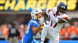 Waddle Hits Panic Level 5 as NFL Defenses Dominate Week 6 Fantasy Strategy