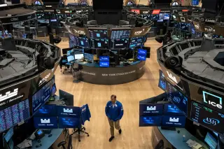 Tech Stocks Rebound as AI Optimism Returns Ahead of Fed Decision