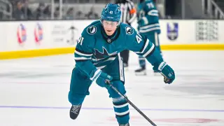 Stenberg Debuts in NHL Preseason as Sharks Test Roster Depth Against Vegas
