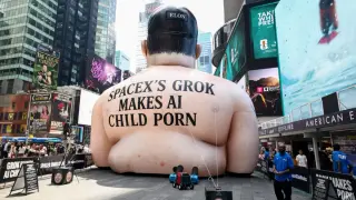 Gigantic Times Square Inflatable Musk Takes Aim at AI Hype and SpaceX IPO