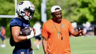 Fourth Auburn fall camp practice spotlights the OL and backfield
