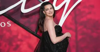 Anne Hathaway’s 'Verity' Premiere: Viral Red Carpet Leadership Sparks Apology and Praise