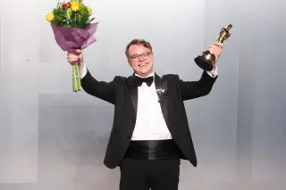 TSA Blocks Oscar Carrier as Statuette Goes Missing After JFK Check