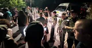 UK condemns anti-migrant protests at English ports as migrant landings continue