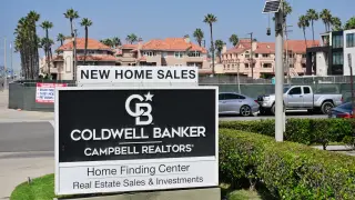 Mortgage Rates Hit Three-Year High, Halving Refinance Demand