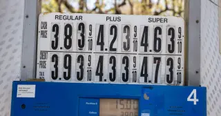 Oil Jumps and Stocks Dip as US-Iran Tensions Persist