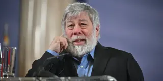 Wozniak Wins Graduation Crowd with AI Insight