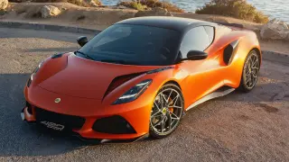 Lotus Emira 420 Sport: 414 HP, lighter chassis, and a removable glass roof