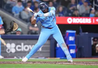 Blue Jays Lose Guerrero Jr. and Cease to Injuries in Sunday Setback