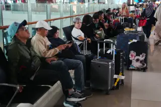 Flights Grounded as Anak Krakatau Erupts, Ash Clouds Drift Over Java
