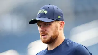 Seahawks upbeat on Darnold’s hip injury; Lock ready if needed