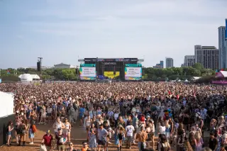 Grant Park Lights Up: Lollapalooza Day One Delivers Surprises and Big Moments