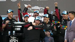 Experts name Daytona Coke Zero 400 contenders as NASCAR playoff race tightens
