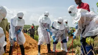 DR Congo Ebola Outbreak Surges Past 900 as Aid Cuts Hamper Response
