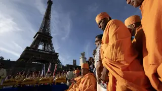 Eiffel Tower Director Resigns After Investigation Confirms Discriminatory Handling of BAPS Visit