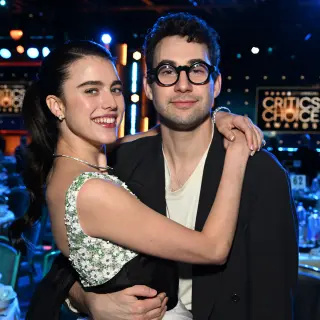 Antonoff Breaks Silence on Qualley Breakup With Playful On-Stage Jab