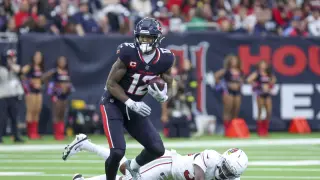 Texans' Nico Collins inks $17M in revised deal, guaranteed through 2027