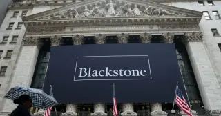 Blackstone Clamps Withdrawals as Private Credit Funds Face Outflows