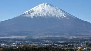 Father Leaves 7-Year-Old Waiting Alone on Mount Fuji, Police Warn of Charges