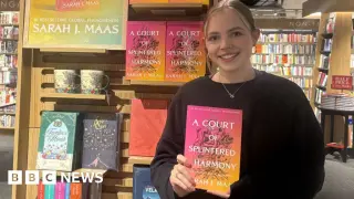ACOTAR Fans Queue for Maas’s Sixth Novel After Five-Year Hiatus