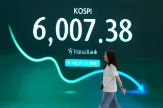 Chipmakers’ Selloff Triggers Nearly 11% Plunge in Seoul’s Kospi