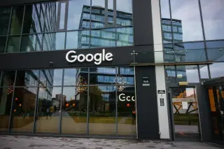 Alphabet Replaces Verizon in Dow Jones, After-Hours Lift Signals Shift