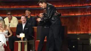 Tom Brady's surprise cameo lights up Kevin Hart's star-studded roast