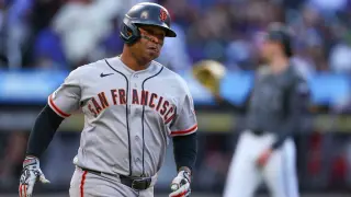 Devers belts two homers as Giants top Mets, eye rare 40-40-100 milestone